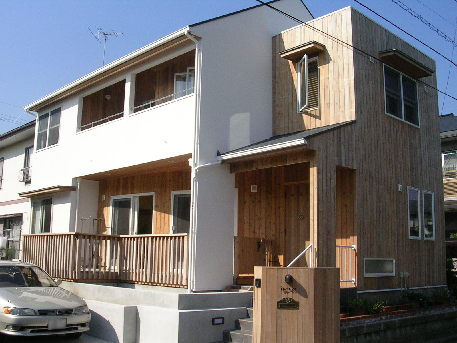 森の中に佇む木造住宅